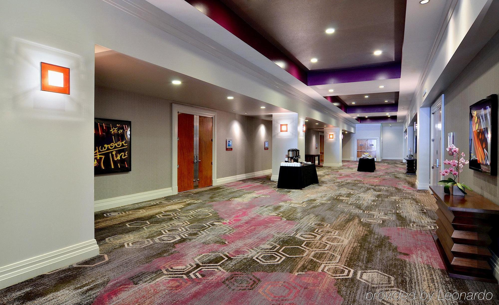 Loews Hollywood 4*