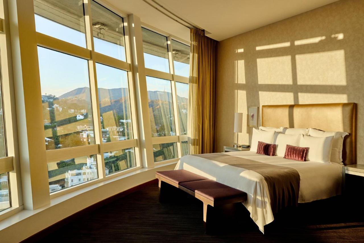 Loews Hollywood 4*